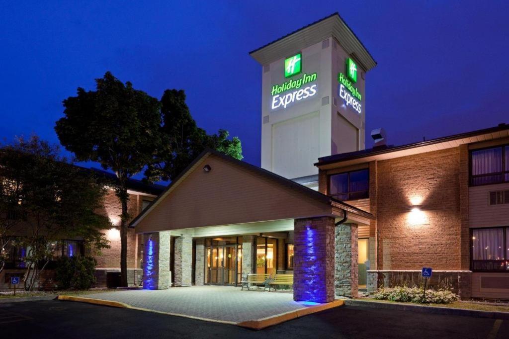 Holiday Inn Express Toronto East - Scarborough By Ihg Екстер'єр фото