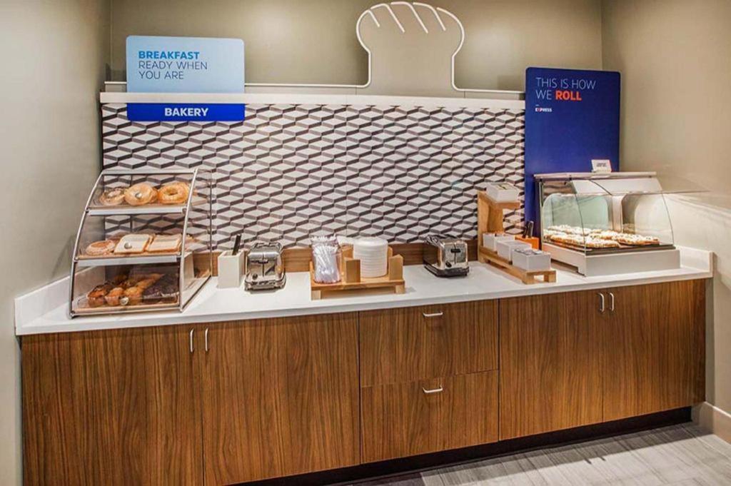 Holiday Inn Express Toronto East - Scarborough By Ihg Екстер'єр фото