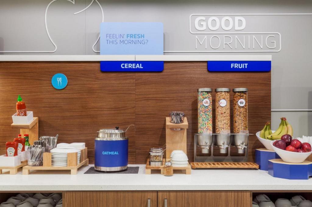 Holiday Inn Express Toronto East - Scarborough By Ihg Екстер'єр фото