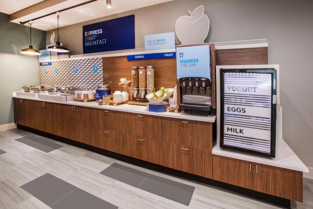 Holiday Inn Express Toronto East - Scarborough By Ihg Екстер'єр фото