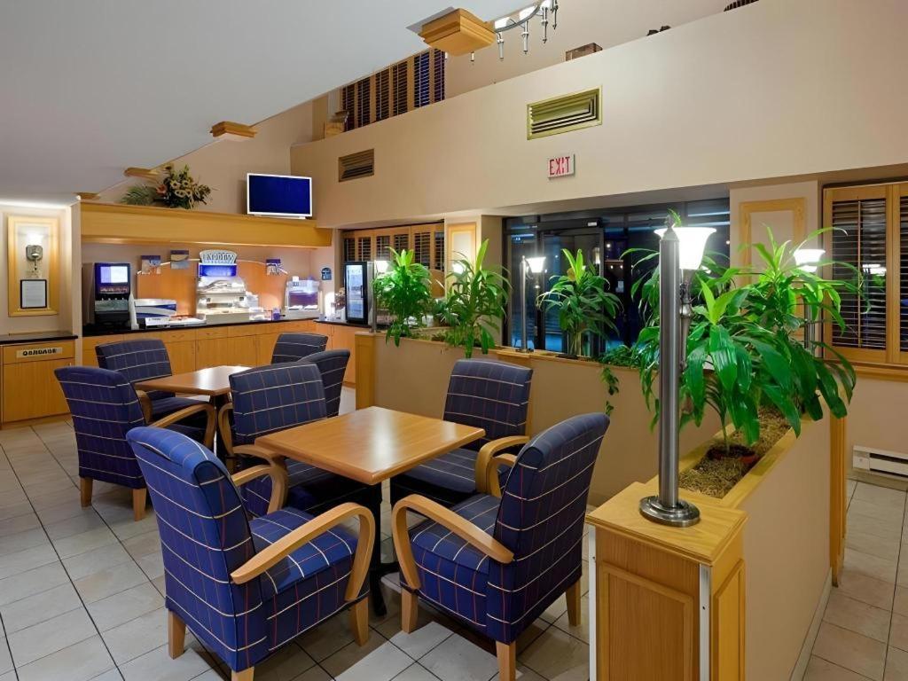 Holiday Inn Express Toronto East - Scarborough By Ihg Екстер'єр фото