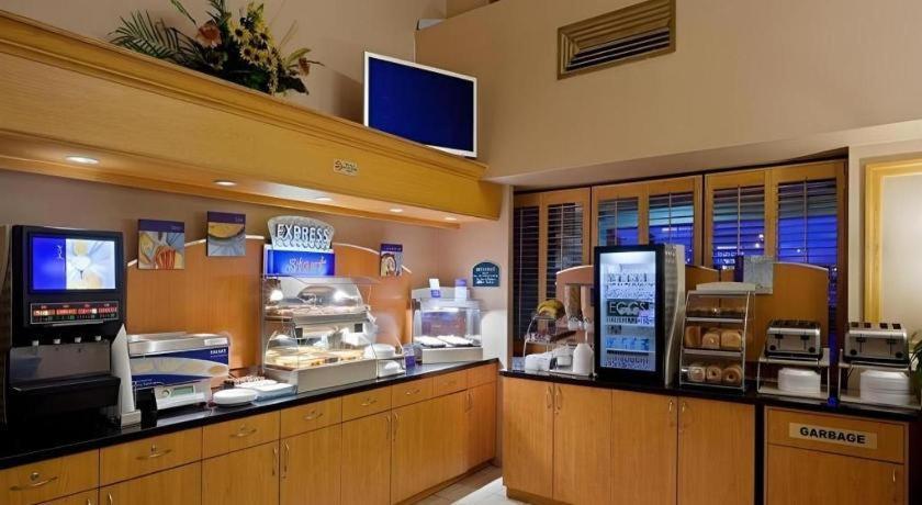 Holiday Inn Express Toronto East - Scarborough By Ihg Екстер'єр фото