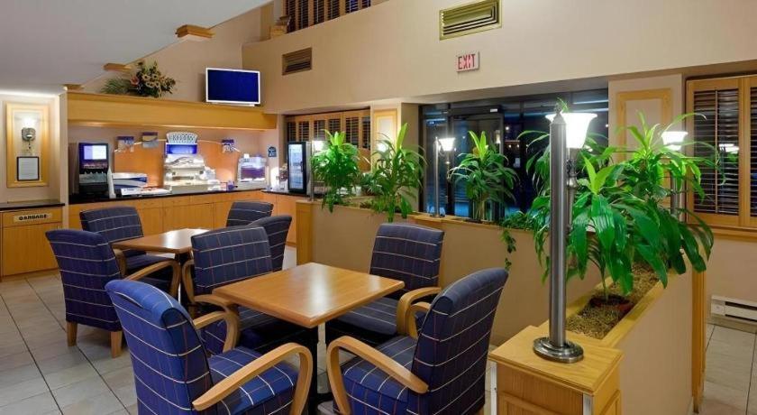Holiday Inn Express Toronto East - Scarborough By Ihg Екстер'єр фото